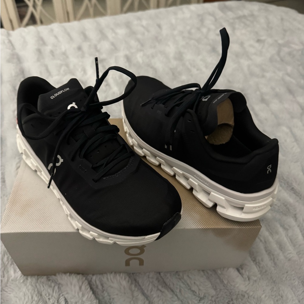 ON Women's Black Athletic Shoes